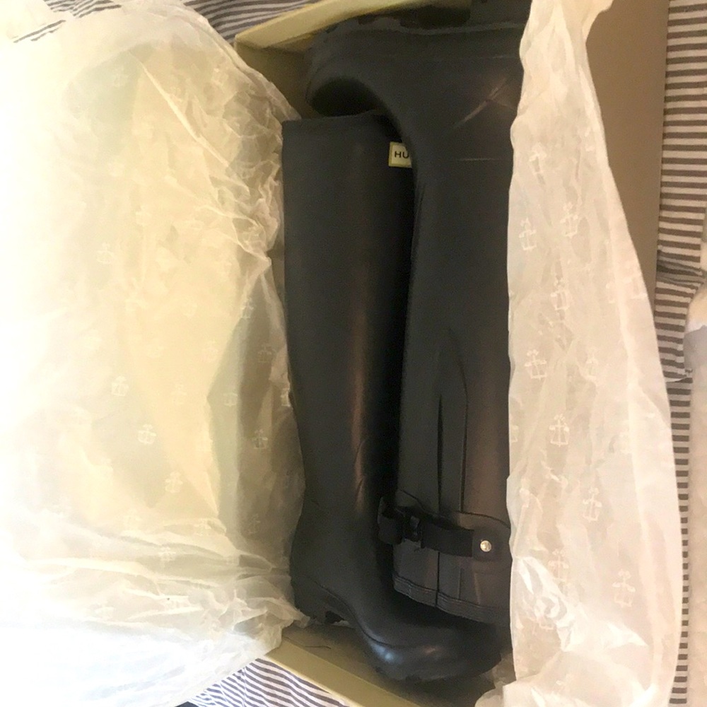 Hunter Huntress Field boots (black) in box